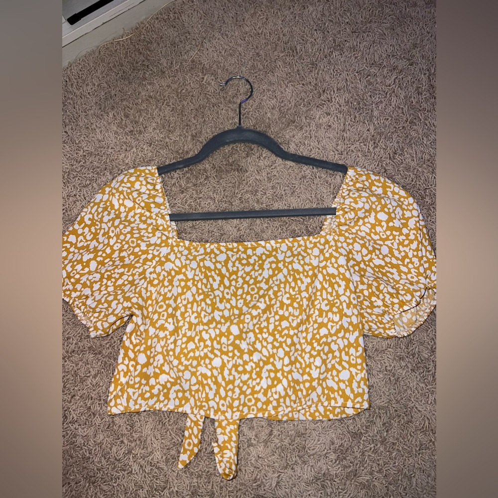 Short sleeve top
